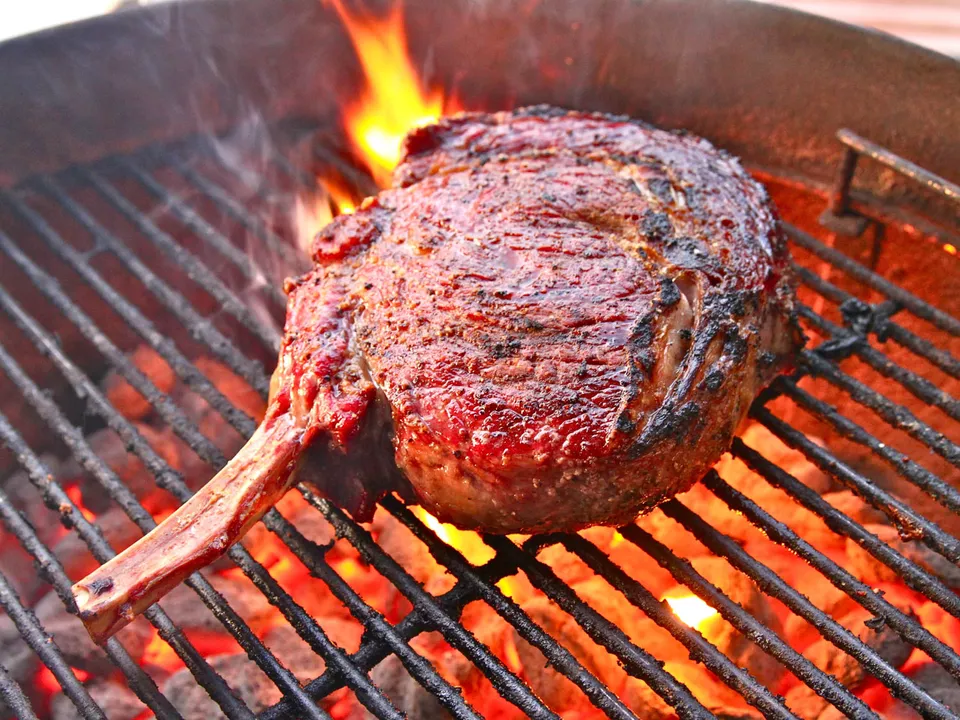 Gratuitous picture of steak, taken by J. Kenji Lopez-Alt. [Source](https://www.seriouseats.com/old-wives-tales-about-cooking-steak)